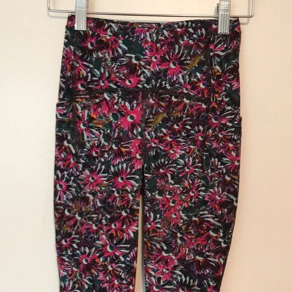 Like New LuluLemon Leggings - Picture 3 of 8